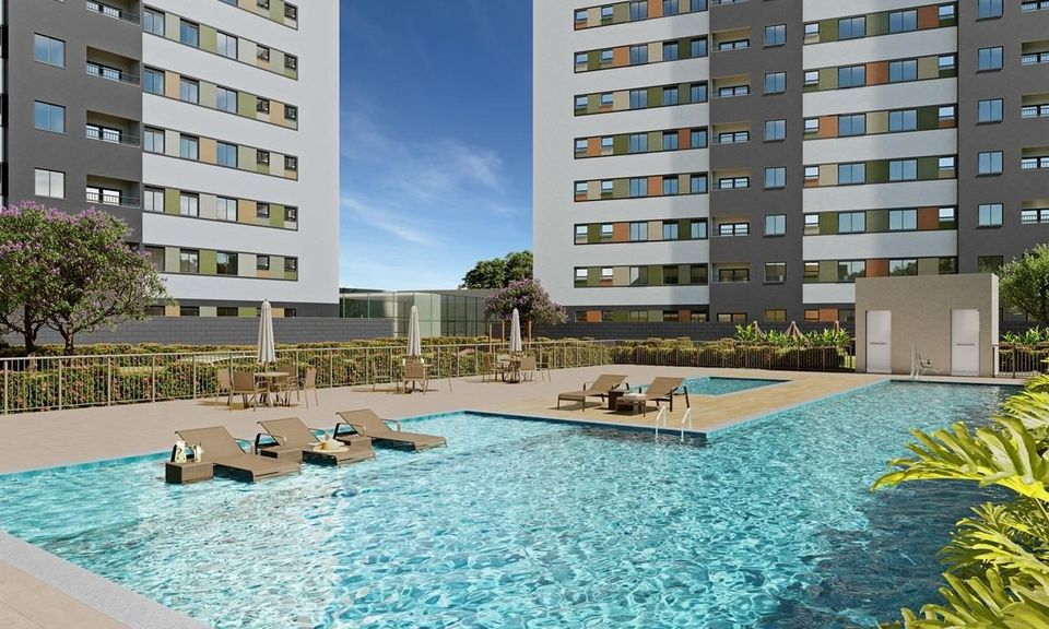 Perspectiva ilustrativa da piscina do Giardino Florença, com espreguiçadeiras na parte rasa, deck, guarda-sóis fechados e torres ao fundo